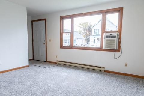 27 Bristol St, Chicopee, MA 01013 photo 5