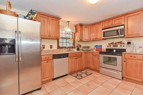 175 Maple St, Framingham, MA 01702 photo 2