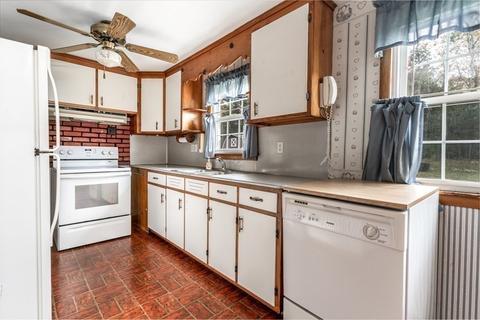 83 Gary Rd, Springfield, MA 01119 photo 6