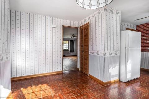 83 Gary Rd, Springfield, MA 01119 photo 9