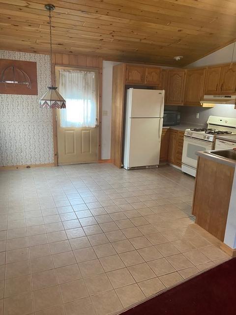 64 Detroit St, Fall River, MA 02721 photo 4