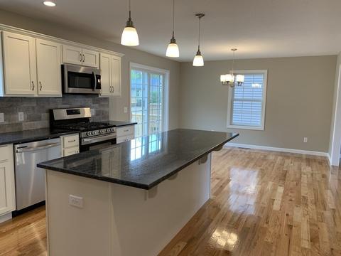 28 Howes St, Springfield, MA 01118 photo 3