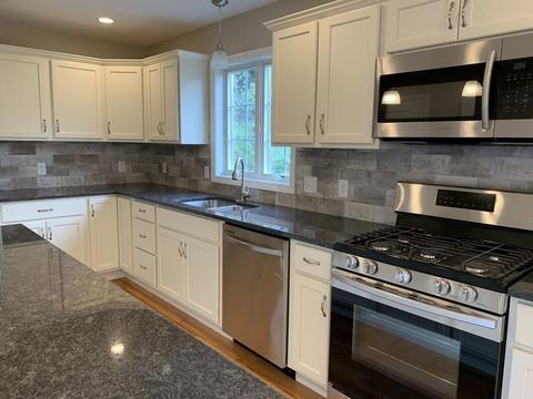 28 Howes St, Springfield, MA 01118 photo 2