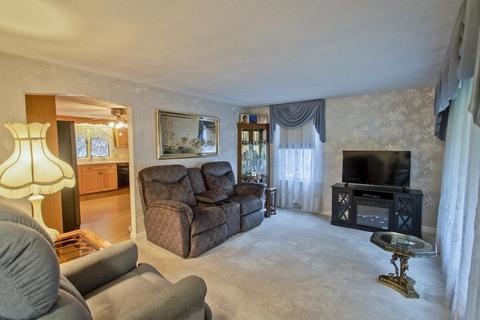 131 Welland Rd, Springfield, MA 01151 photo 7