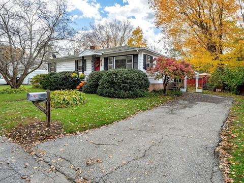 25 Nancy Dr, Webster, MA 01570 photo 2