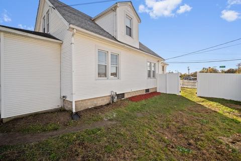 15 Lamont St, Springfield, MA 01119 photo 4