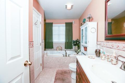 7 Abington Ln, Fall River, MA 02721 photo 17