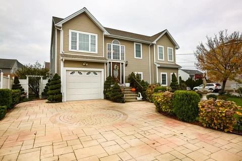 7 Abington Ln, Fall River, MA 02721 photo 3