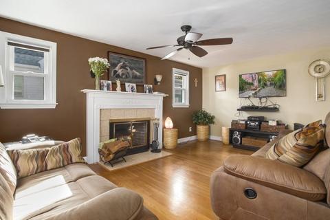 7 Tuttle Ln, Saugus, MA 01906 photo 2