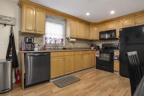 7 Tuttle Ln, Saugus, MA 01906 photo 8