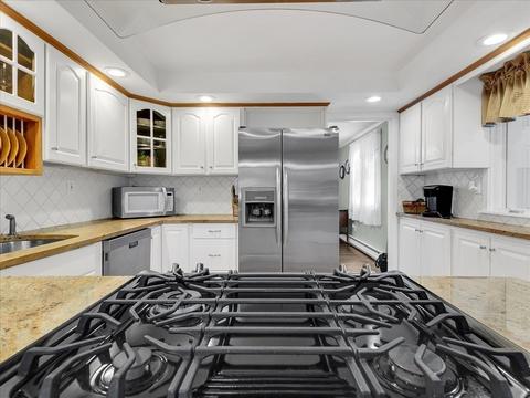31 Mohawk St, Danvers, MA 01923 photo 8