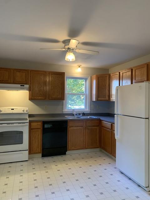 948 Hancock St, Fall River, MA 02721 photo 3