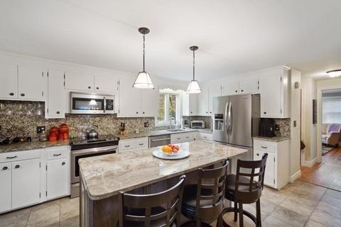 24 Princess Rd, Springfield, MA 01129 photo 2