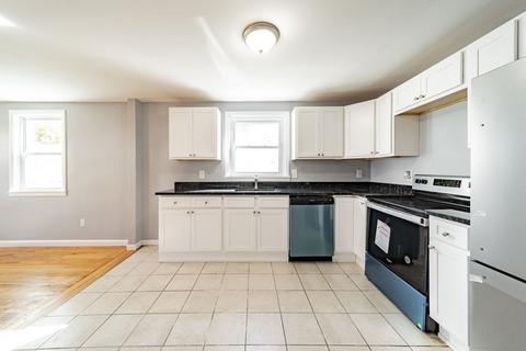 230 White St, Springfield, MA 01108 photo 7