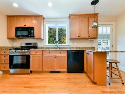 221 Central St, Hingham, MA 02043 photo 4