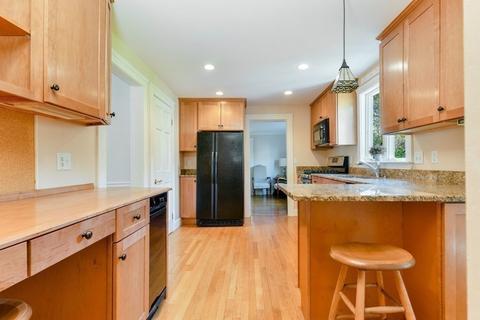 221 Central St, Hingham, MA 02043 photo 5