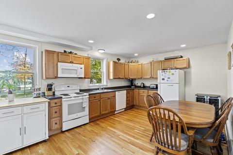 38 Walnut St, Maynard, MA 01754 photo 4