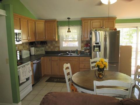 198 Hanson Dr, Springfield, MA 01128 photo 3