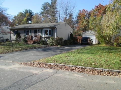 198 Hanson Dr, Springfield, MA 01128 photo 2