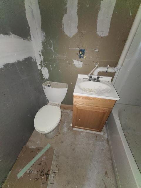 100 Oak St, Springfield, MA 01109 photo 11