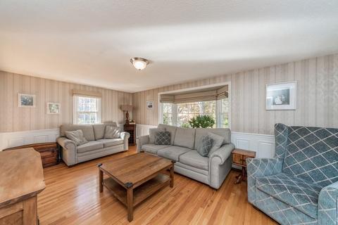 7 Stoddard St, Upton, MA 01568 photo 6