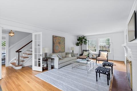8 Tappan Rd, Wellesley, MA 02482 photo 3