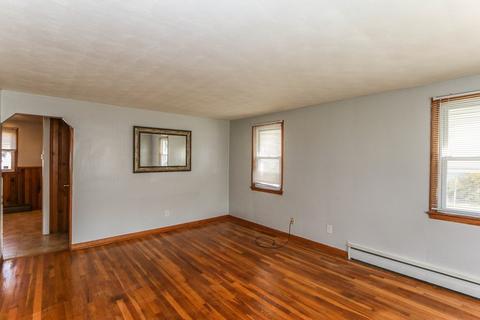 44 Gerald St, Springfield, MA 01109 photo 5