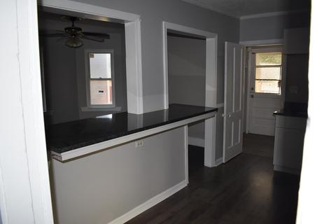 92 Marion St, Springfield, MA 01109 photo 2