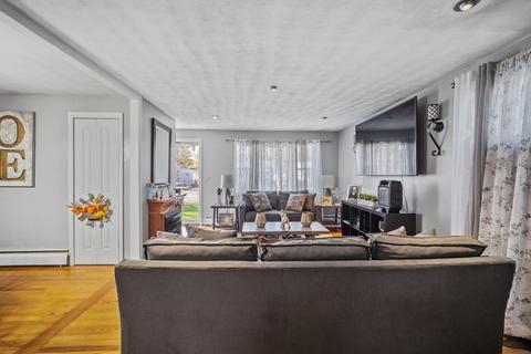 47 Phillips Ave, Springfield, MA 01119 photo 5