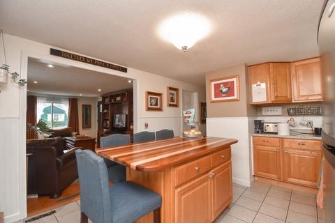 61 Arthur St, Springfield, MA 01104 photo 8