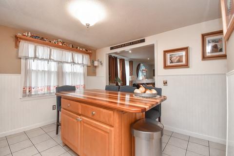 61 Arthur St, Springfield, MA 01104 photo 9
