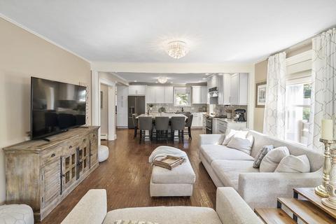 293 West St, Reading, MA 01867 photo 8
