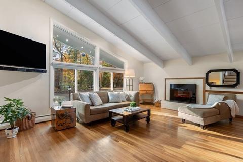 31 Walnut St, Millis, MA 02054 photo 4