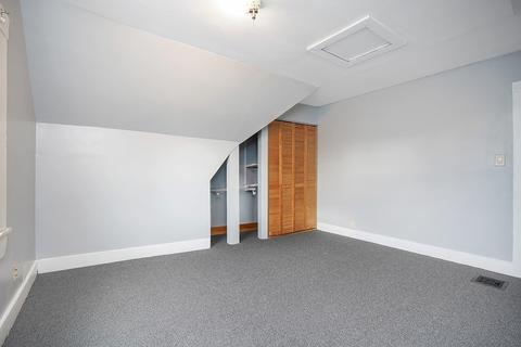 192 Northampton Ave, Springfield, MA 01109 photo 17