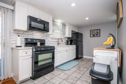 582 Nichols St, Fall River, MA 02720 photo 15