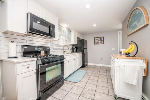 582 Nichols St, Fall River, MA 02720 photo 16