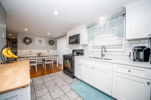 582 Nichols St, Fall River, MA 02720 photo 18
