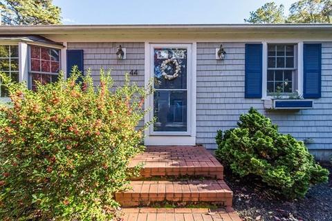 44 Leamington Ln, Mashpee, MA 02649 photo 3