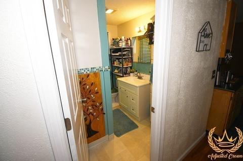 20 E Hill Rd, Springfield, MA 01109 photo 10