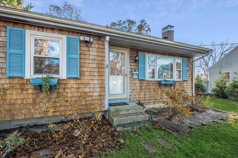 16 Spruce St, Wareham, MA 02571 photo 2