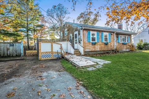 16 Spruce St, Wareham, MA 02571 photo 5