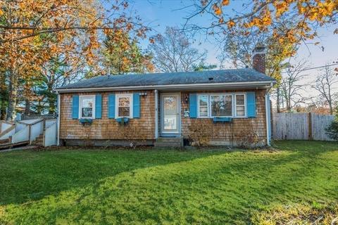 16 Spruce St, Wareham, MA 02571 photo 3
