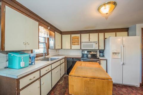 16 Spruce St, Wareham, MA 02571 photo 11