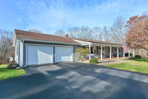 11 Oak St, West Brookfield, MA 01585 photo 2
