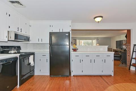 11 Oak St, West Brookfield, MA 01585 photo 10