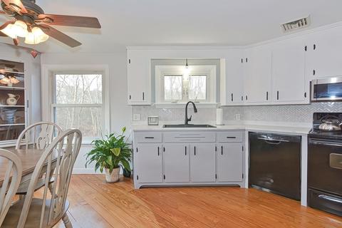 11 Oak St, West Brookfield, MA 01585 photo 8