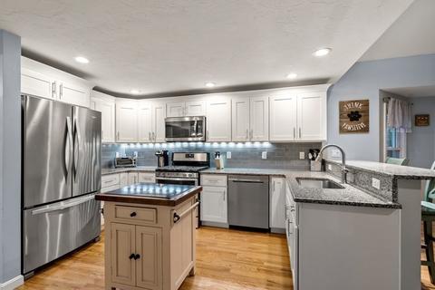 7 Puddingstone Ln, Mendon, MA 01756 photo 3