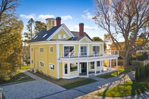 24 Wonson St, Gloucester, MA 01930 photo 2