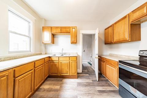 38 Longview St, Springfield, MA 01108 photo 4