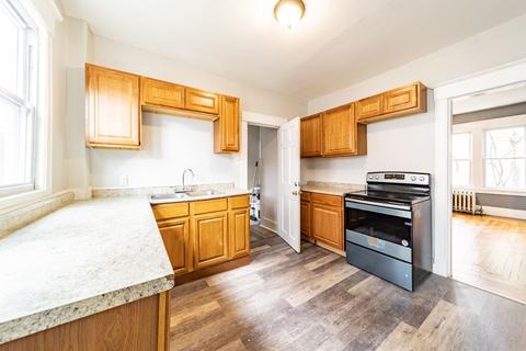 38 Longview St, Springfield, MA 01108 photo 3